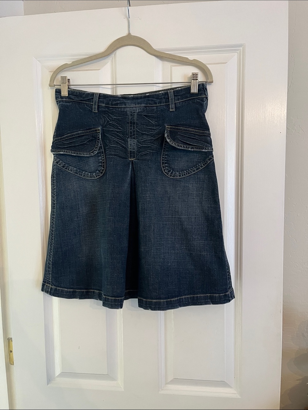 BCBG MaxAzria Dark Wash Denim A-Line Skirt with Front Pocket Detail size 6